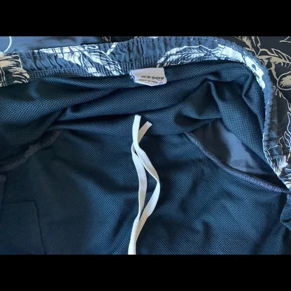 Men swimming trunk, printed white & blue. Size L & even maybe bigger. - Picture 4 of 6